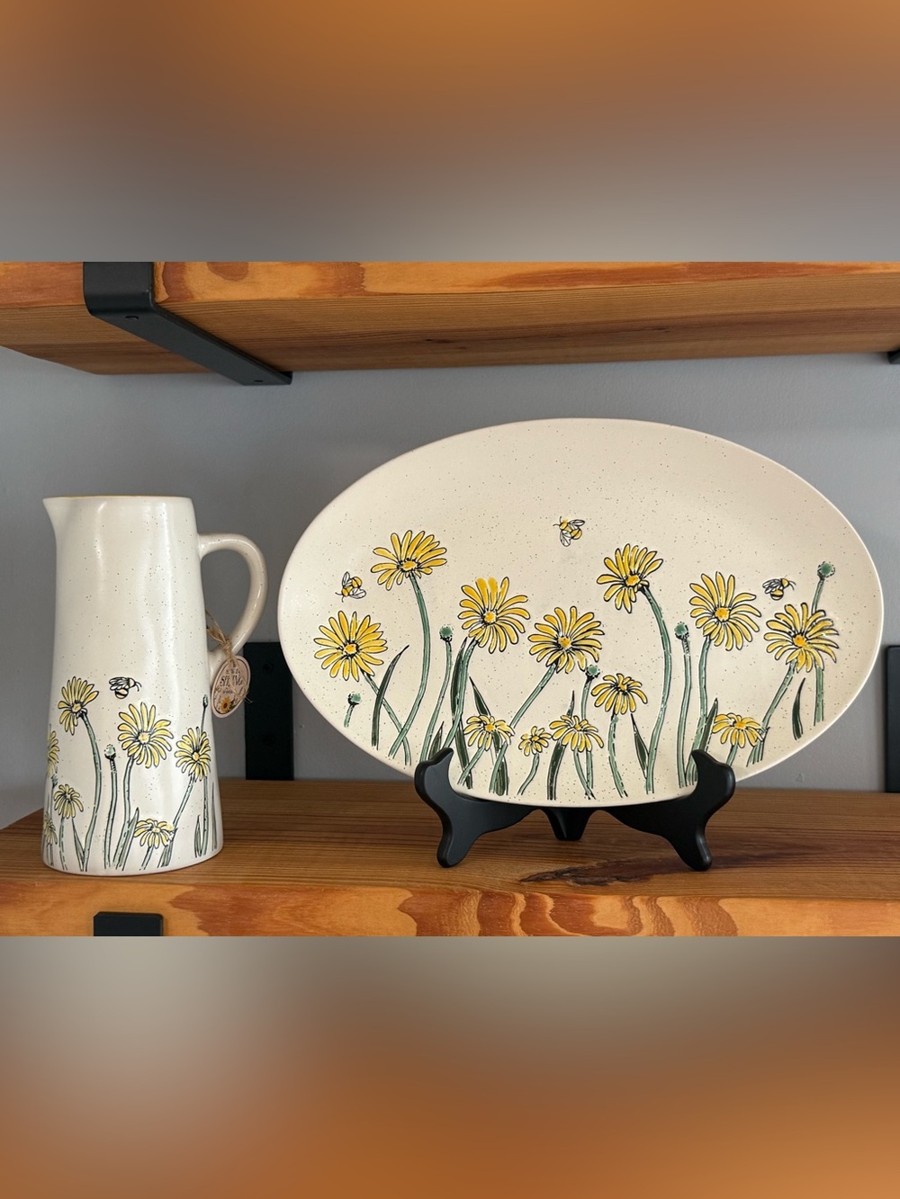 Spectrum Designz Daisy Bee Platter & Pitcher Set Spring Floral
